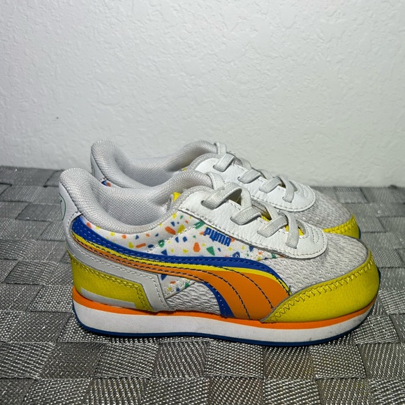 Puma toddler size sneakers - Picture 8 of 9